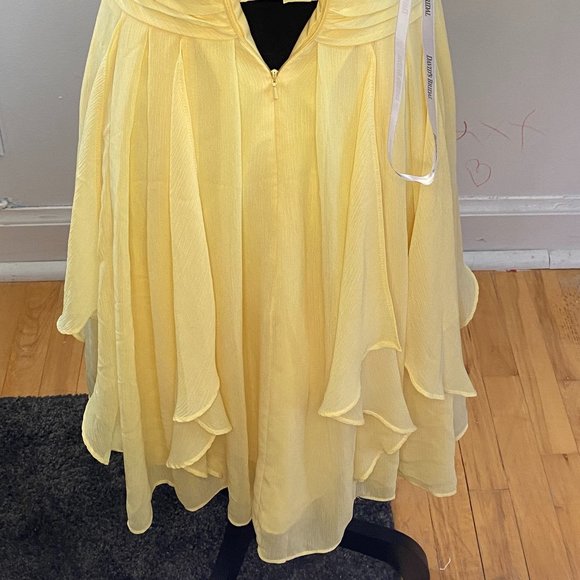Davids Bridal - Gorgeous Yellow Flowing Dress Gown - Size 2 - Picture 4 of 7